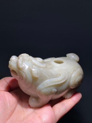 和田玉籽料|明 和田玉籽料 白玉 瑞兽 水丞 水注 水滴 摆件