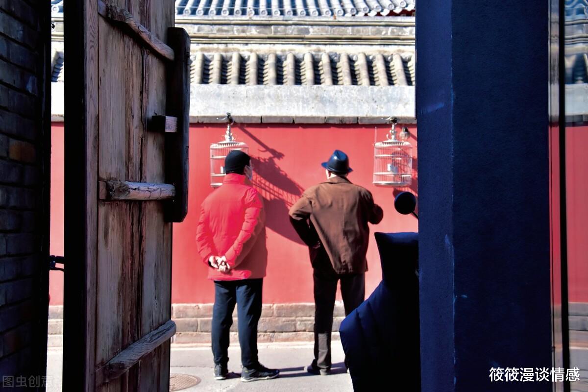 67岁老人拒绝46岁女邻居主动示好:我是老了,但我不是糊涂了