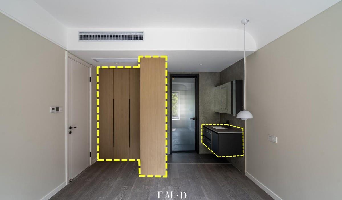 只是在门边加组L型柜子，结果储物+隔断+干湿三分离一次到位