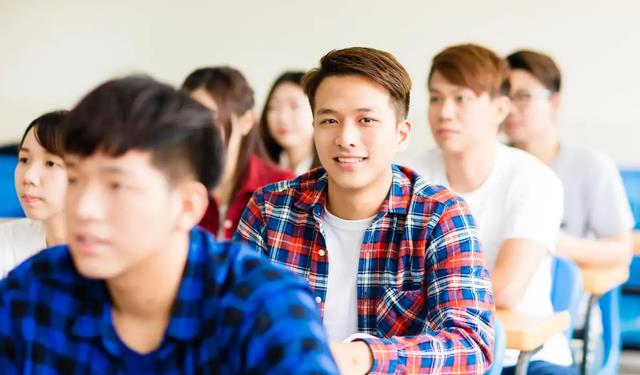 一个月2500还不够花？大学生申请再加500元生活费，家长发文吐槽
