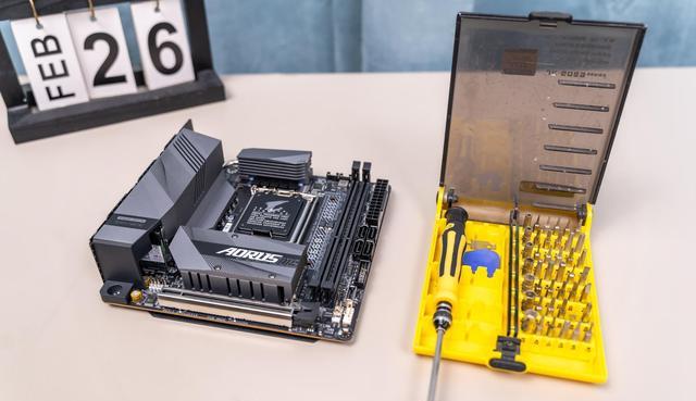 精致小巧，用料出众、技嘉迷你雕B660IAORUSPRODDR4主板拆解