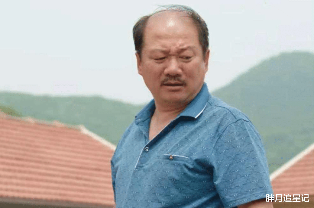 唐鉴军|演员唐鉴军：走红后拒绝抛弃不孕妻子，今一家四口其乐融融