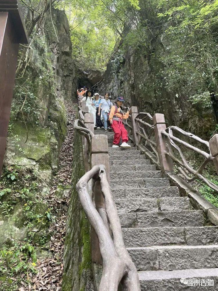 |中国最高的瀑布文成百丈漈，水色山容风光奇秀，趁免费赶紧去！