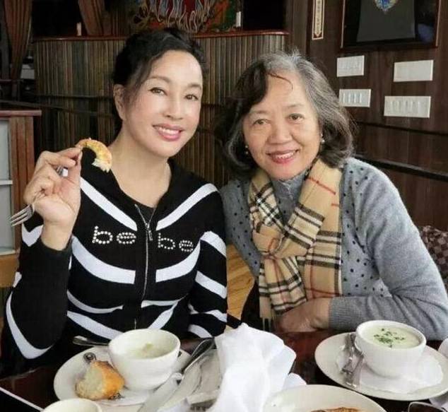 刘晓庆|刘晓庆林凤娇林青霞,同是70岁老妇,却是一个姑娘和两个老奶奶