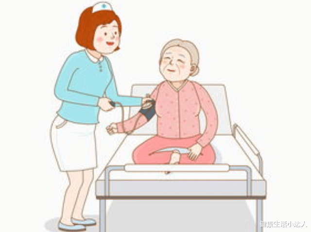 |劝告老年人：管住嘴，5种常见食物，会让血压飙升，太危险