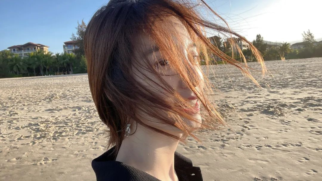 万鹏|万鹏，屏幕上的彪悍女汉子，现实生活的她，美得让人窒息