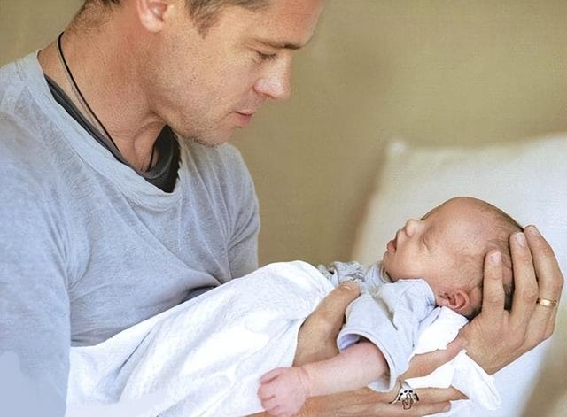 希洛|16岁的美少女希洛：一张出生照卖410万美元，长得像朱莉也像皮特