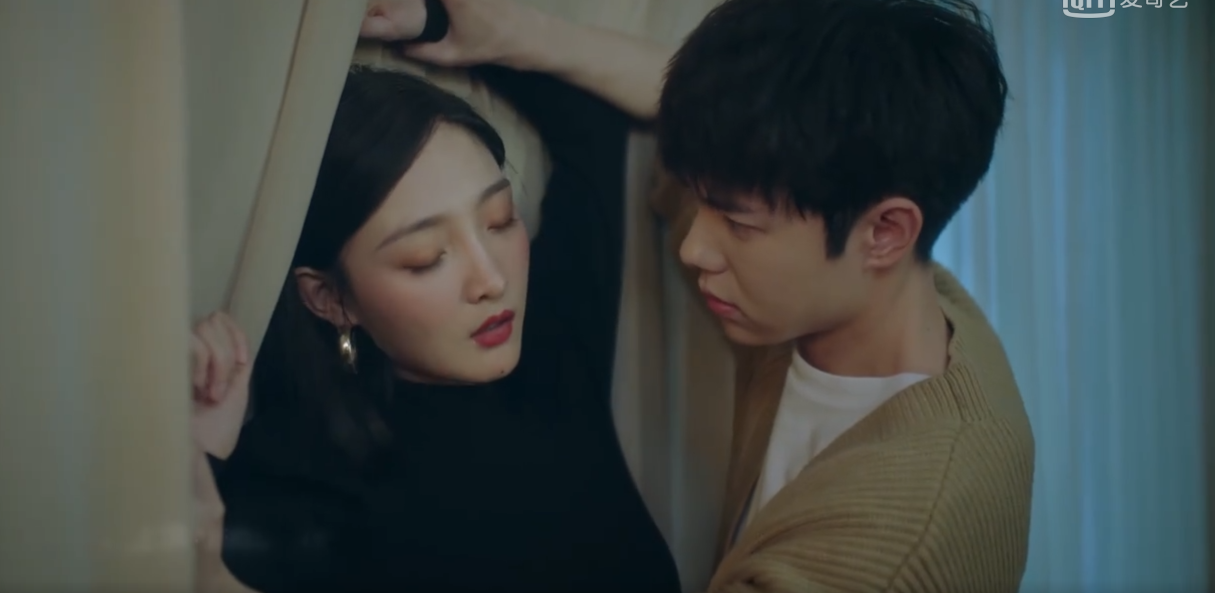 心动不可耻还很可爱|开播五个小时,就冲上榜单第一,终于有让我熬夜也要追的奇幻剧了