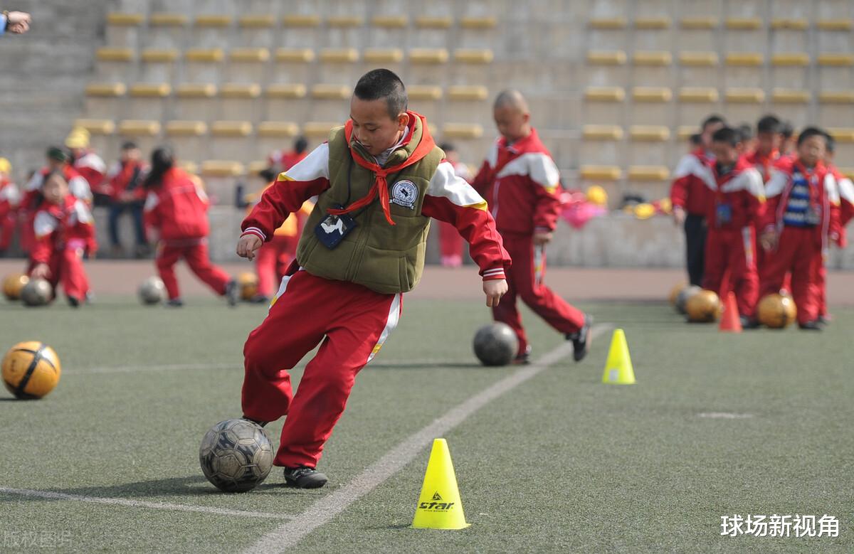 中国足球|晚上19点！知名解说员爆出猛料: 2034年中国足球会出现明显转机