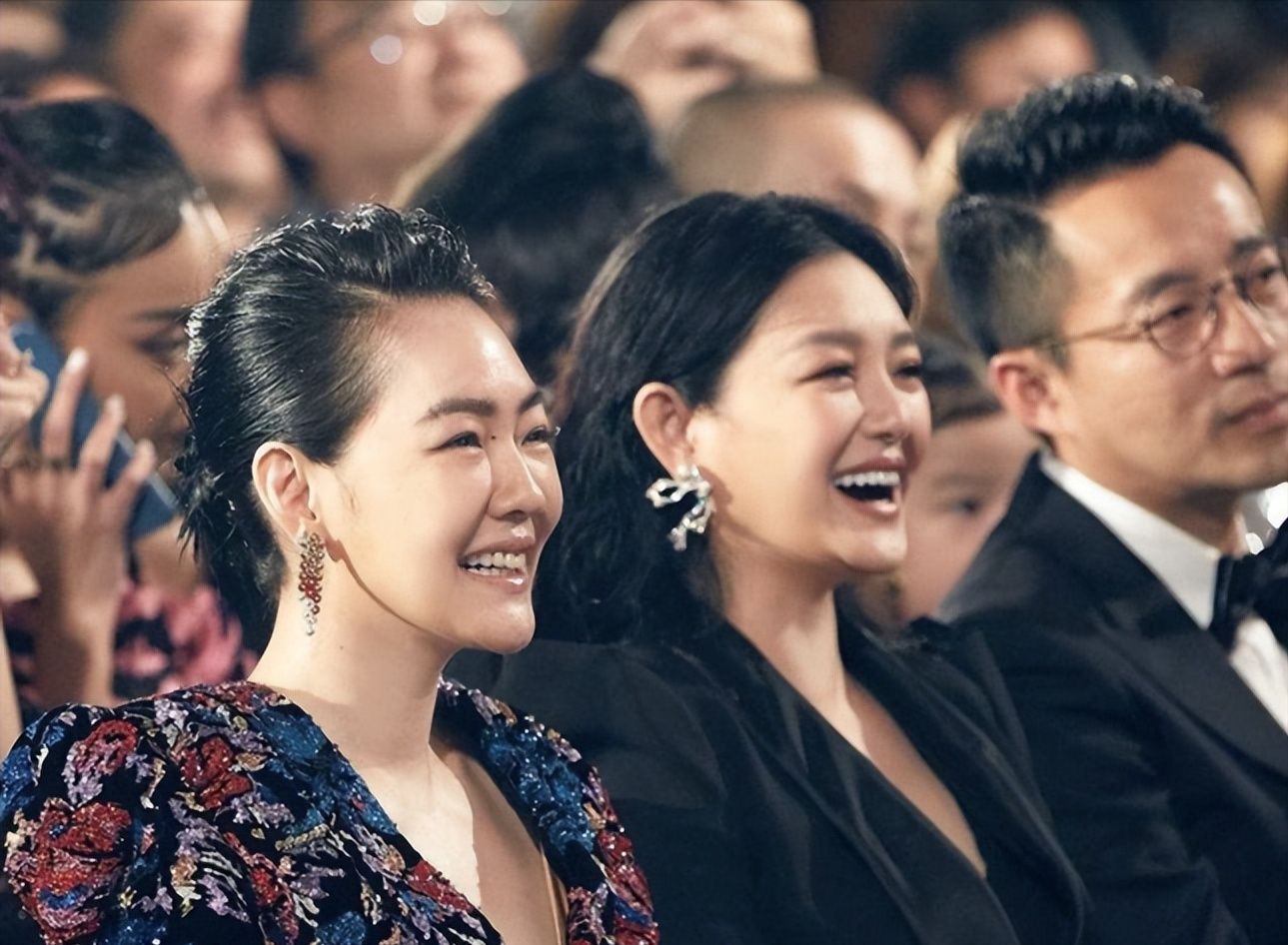 大S|汪小菲连发19条动态!怒怼大S一家,女方回应:愿就此停止纷争