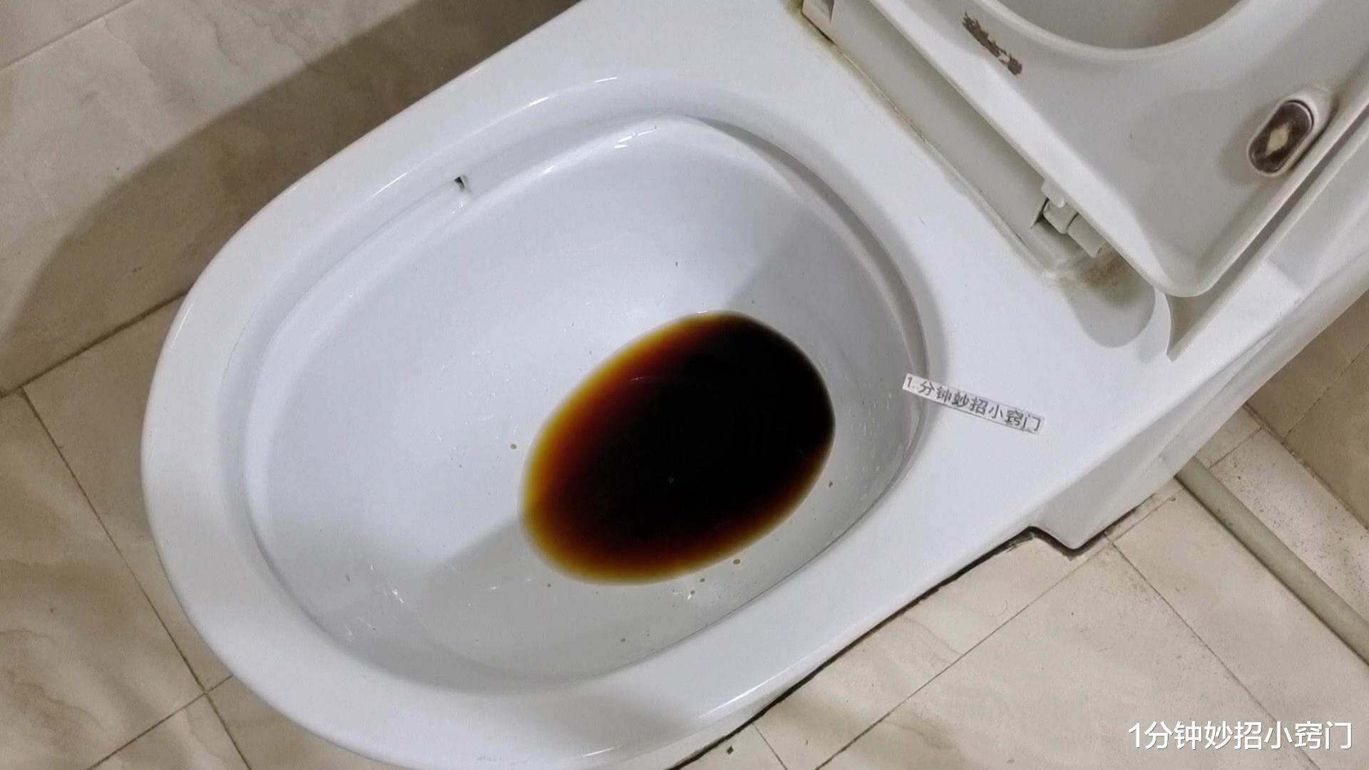 马桶堵了不用愁,两根筷子轻松搞定,快速疏通,不用多花一分钱