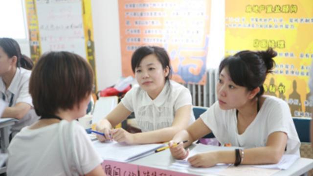 医生|父母心里“选择意向高”的职业排行榜，医生不是首选，榜首很抢手