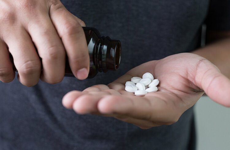 胆固醇|为啥医生总叮嘱要在晚上服用他汀类药?还需要注意哪些副作用?