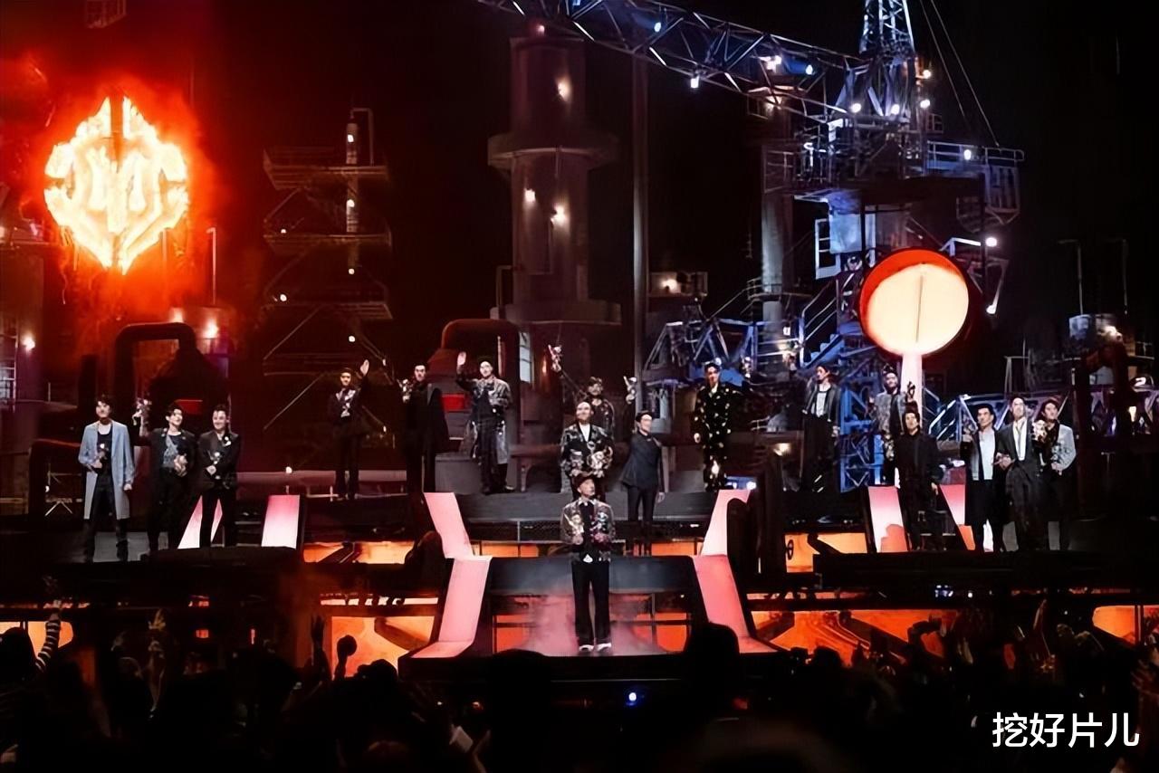 苏有朋|太尴尬了！苏有朋拿到第一，陈小春却站C位，而这位大咖不如不来