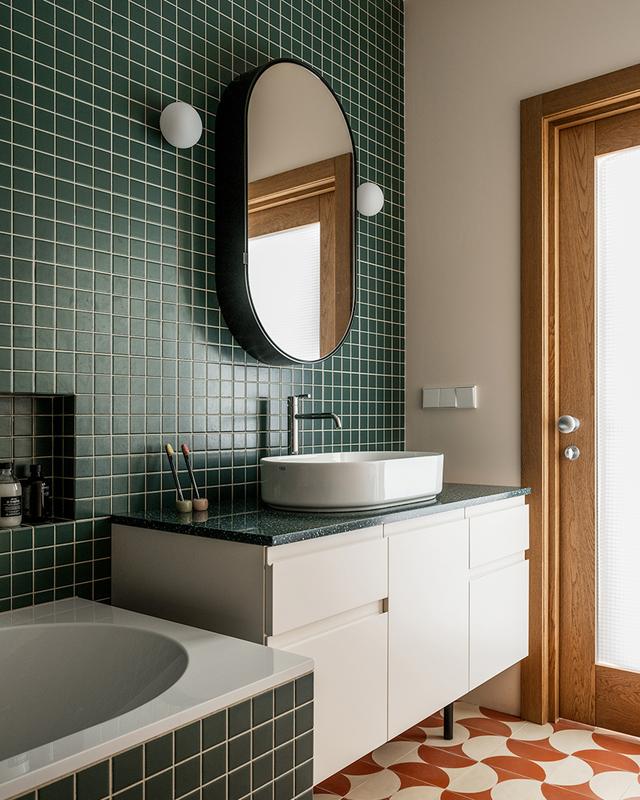 仅55平中古风小户型,深沉墨绿配明亮黄,每一件家具都非常适合