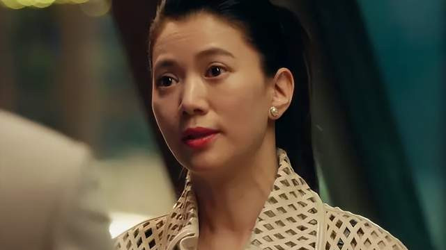 |袁咏仪晒午餐照惹争议，老干妈配馒头直夸好吃，影迷们却表示心疼