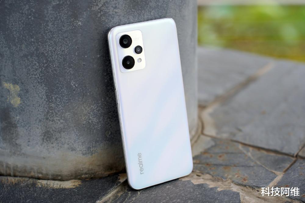 realme|13GB+256GB+5000mAh，现已跌至1199元，60W闪充手机沦为千元机