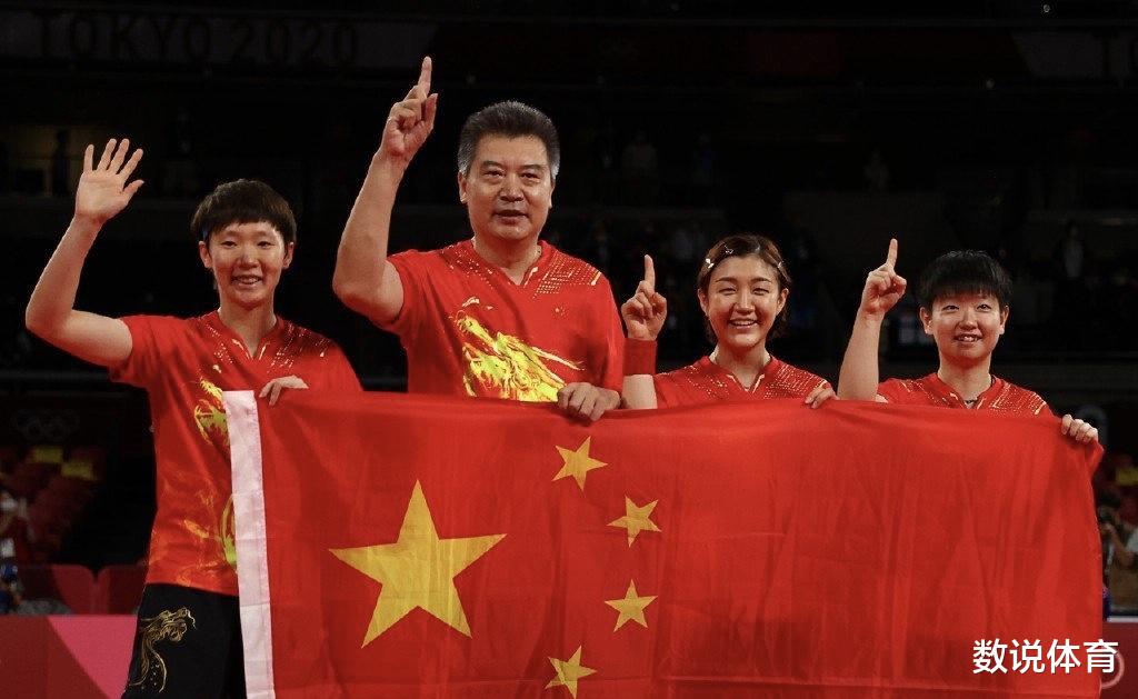 王曼昱|王曼昱被点名！被国羽世界冠军要求做高难度动作，她的回应挺幽默