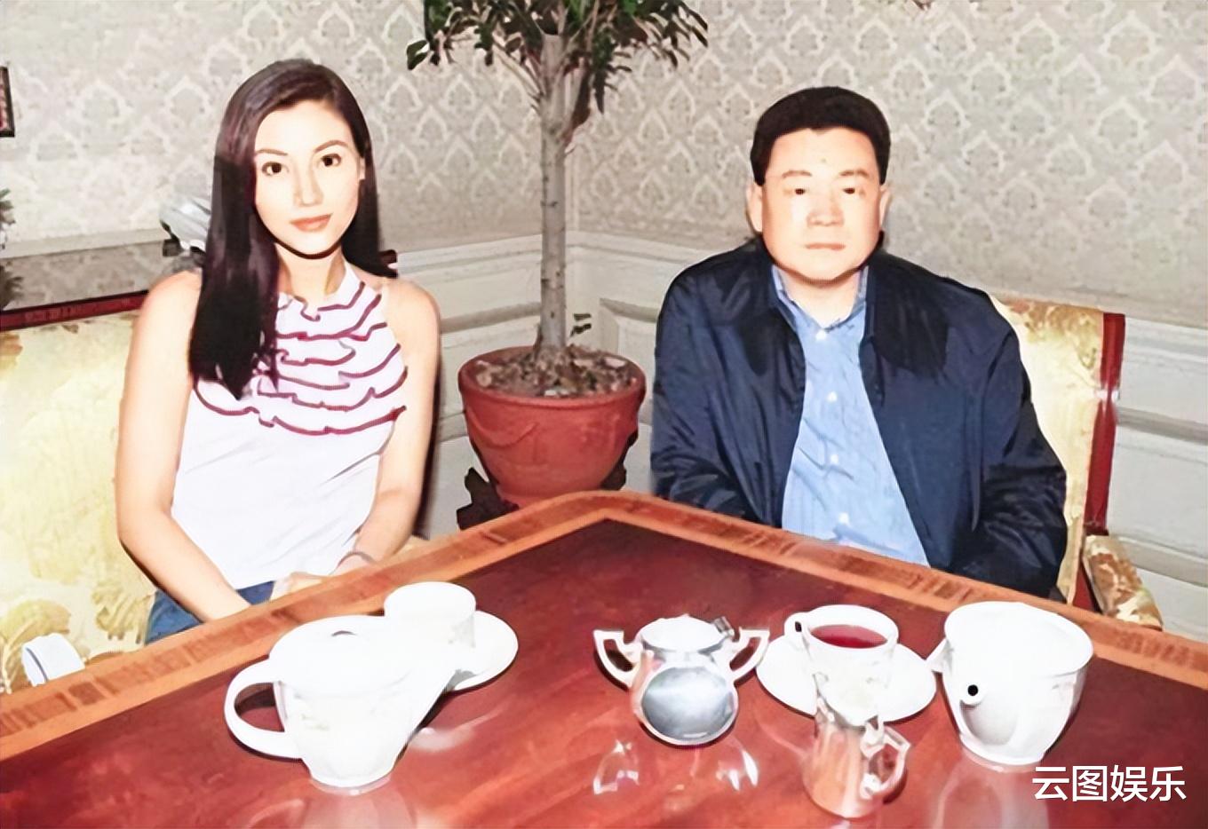 李嘉欣|李嘉欣一家三口看演唱会,不受刘銮雄爆料影响,与许晋亨仍恩爱