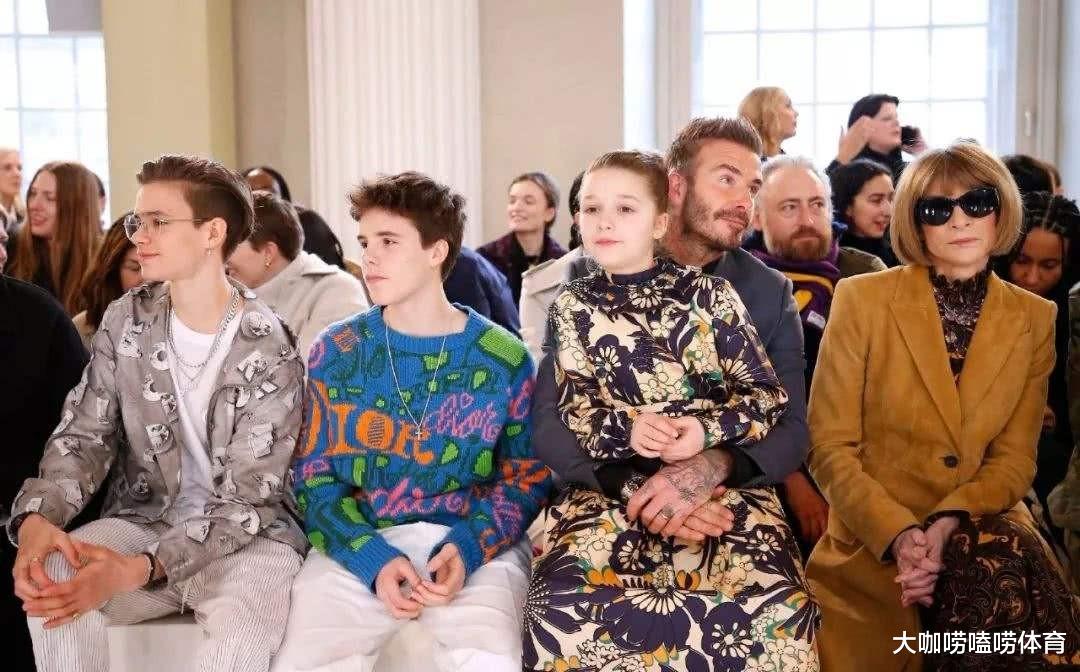 贝克汉姆|有违伦理！一张贝克汉姆和女儿嘴对嘴接吻照被曝光，评论区炸锅了