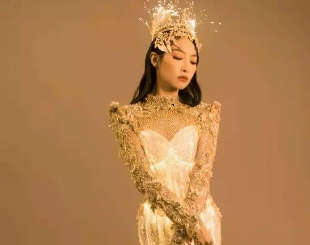 生图|小肚腩，痘痘肌，法令纹，显壮硕，明星的生图，是另一种人间真实