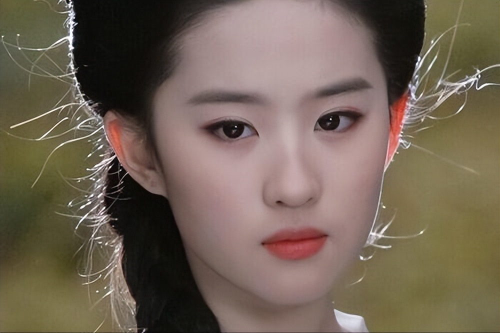 明星素颜 论化妆的重要性，女明星素颜出镜勇气可嘉，妆前妆后相差甚远？