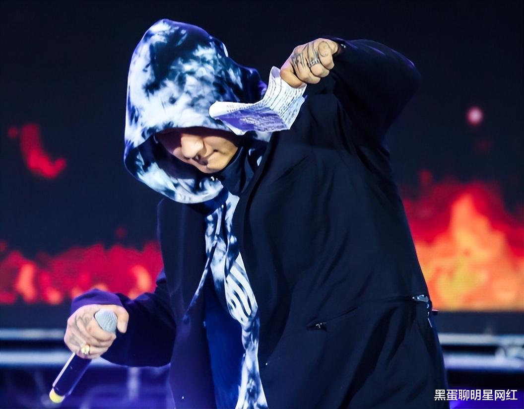 |网红辛巴突然宣布回归,与老方丈活动“撞点直播”,引发粉丝不满