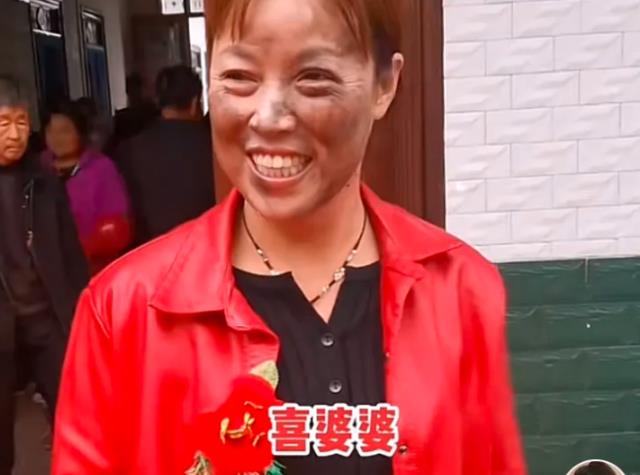 83年女子当上奶奶,网友集体送祝福并感慨,同龄的我还未婚