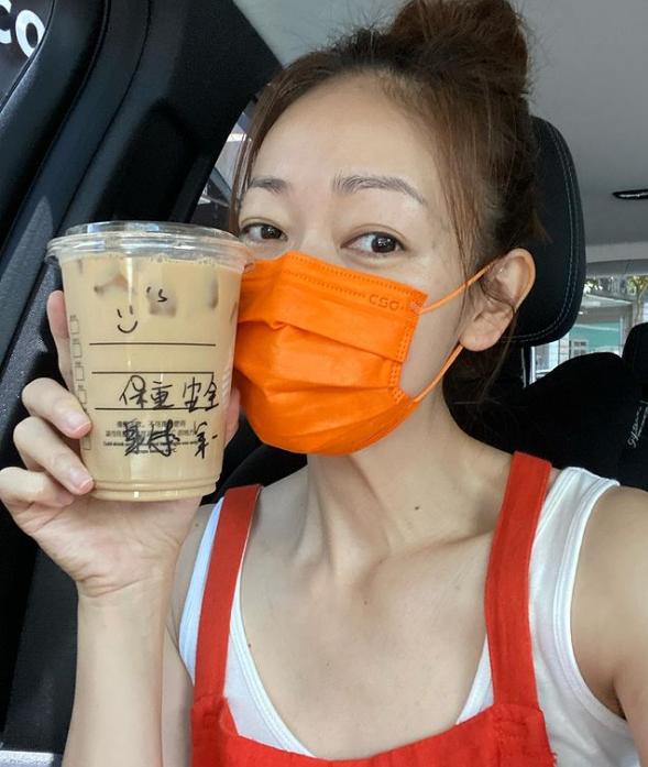 潘慧如 45岁潘慧如,小腹赘肉少一圈,还练出了「川字腹肌」