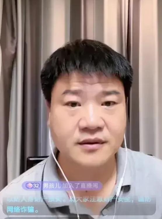 反诈老陈|反诈老陈开播无人刷礼一脸惆怅,有人刷礼后连忙喊大哥,尽显丑恶嘴脸