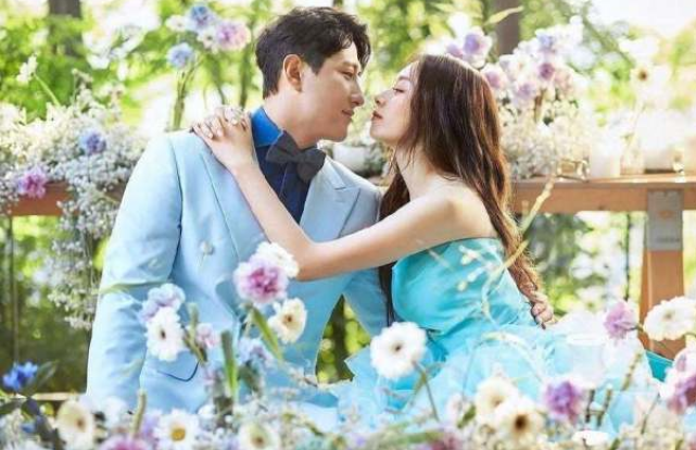 朴智妍|朴智妍与棒球选手黄载均今日举行婚礼，两人婚纱照曝光浪漫幸福