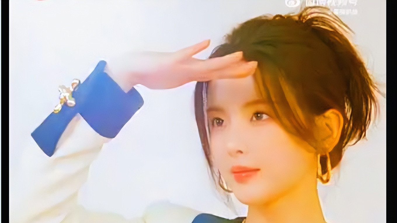 杨超越|杨超越很有表情地连说三个“暴”