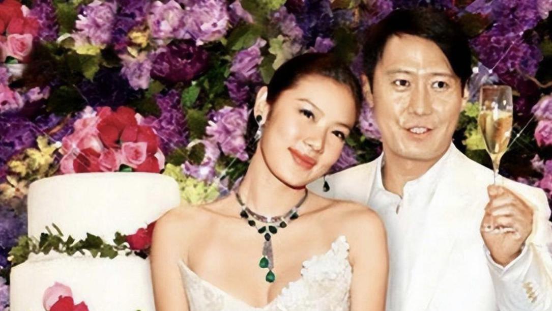 乐基儿|黎明前妻乐基儿素颜认不出，肌肉健硕脑门锃亮，曾被曝胖到200斤