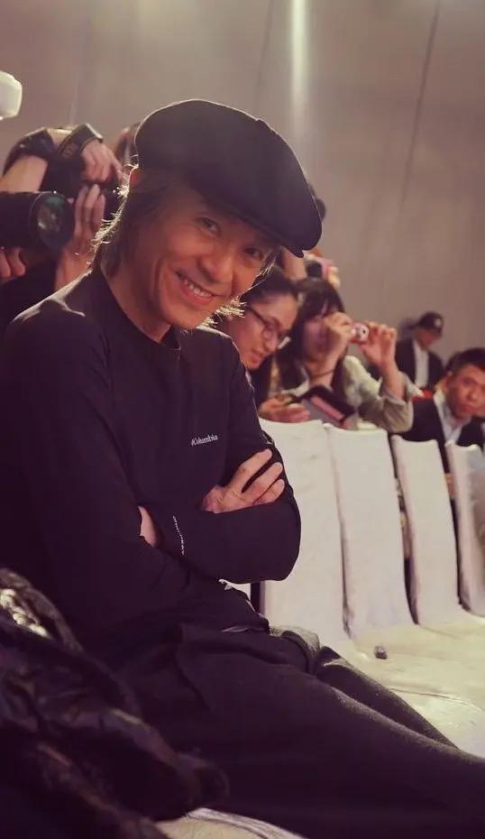 周星驰|60岁周星驰送新年祝福,写毛笔字寻找有缘人,阿Sa贾静雯争相留言