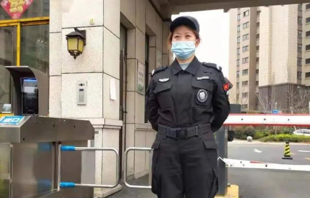 保安|深圳一95后女生走红，辞去设计院工作转行当保安，网友：炒作呢？