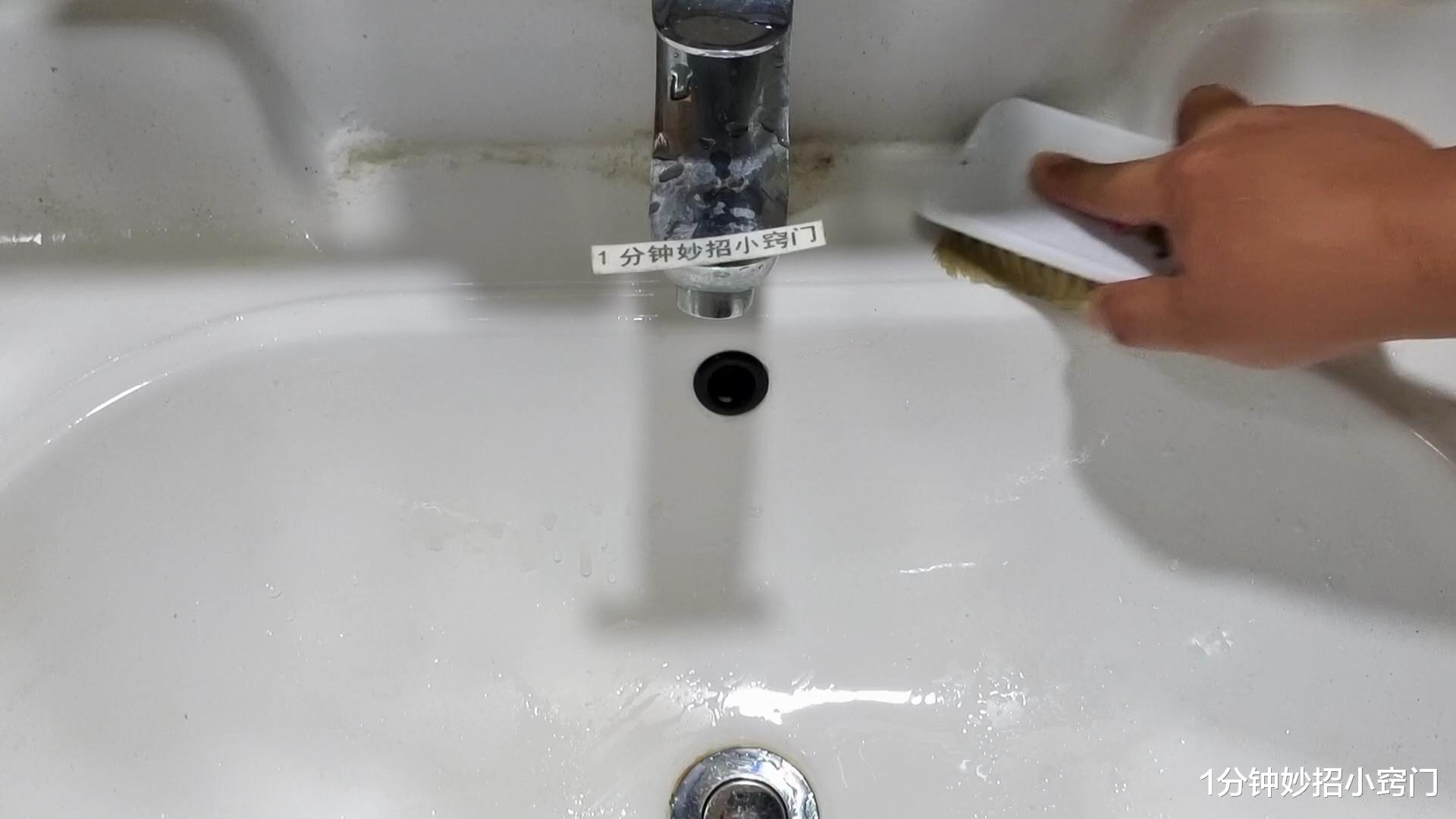 卫生间里撒一把食盐,作用真的厉害,一年能省下不少钱,回家试试