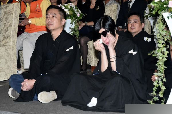 陈昭荣|老戏骨陈昭荣疑婚变，与长发女共度15小时，隔天开车送她看妇产科