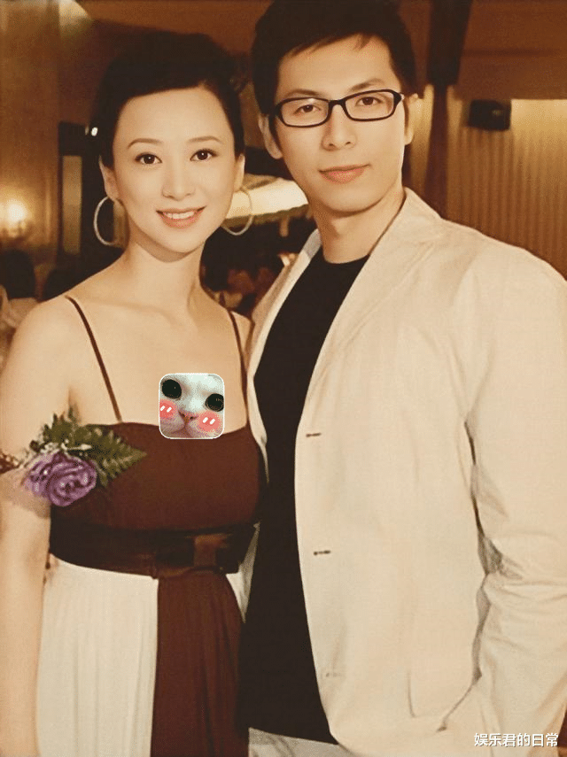 翁虹|翁虹罕晒14岁女儿,小水晶穿抹胸裙仙气十足,母女同框如同姐妹