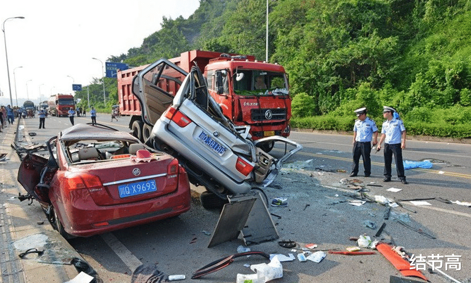 广西一家三口出车祸逝世，死者叔叔索赔200万，保险公司：不可能