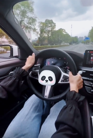 陈萌|大衣哥儿媳人设“翻车”？刚订婚就带货，晒豪车豪宅骨子里喜欢炫富