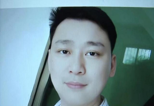 女友倾力帮男友创业还债,被榨干后遭抛弃,原来男友已婚儿子17岁