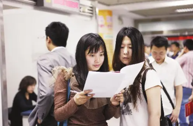 应届毕业生|为什么很多企业招聘只要应届毕业生？过来人说出实情，扎心了