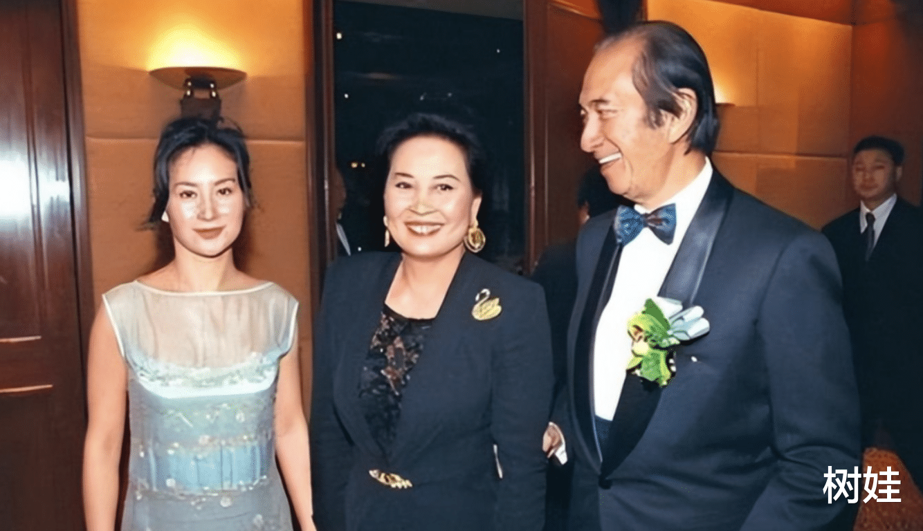 蓝琼缨|赌王二房为蓝琼缨发布讣闻，丧礼以私人形式办，三房四房无缘参加