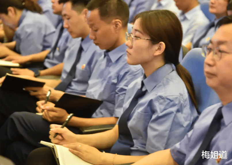 95后|95后公务员晒工资单，网友疑惑：这是铁饭碗吗？金额和想象的不同