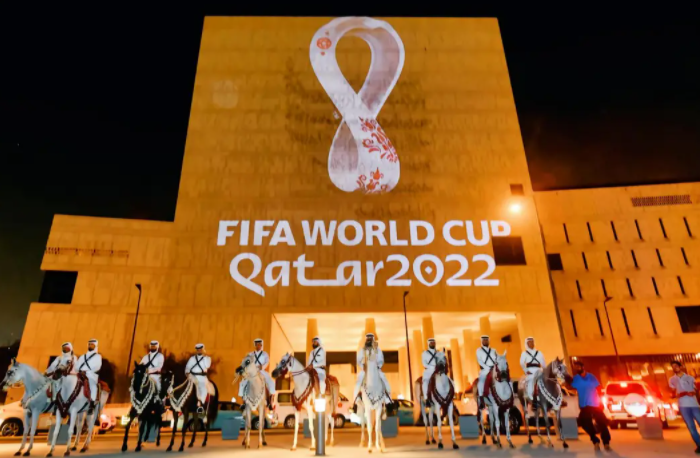 25岁小伙辞掉公职,去卡塔尔看世界杯,网友:迟早要为任性买单