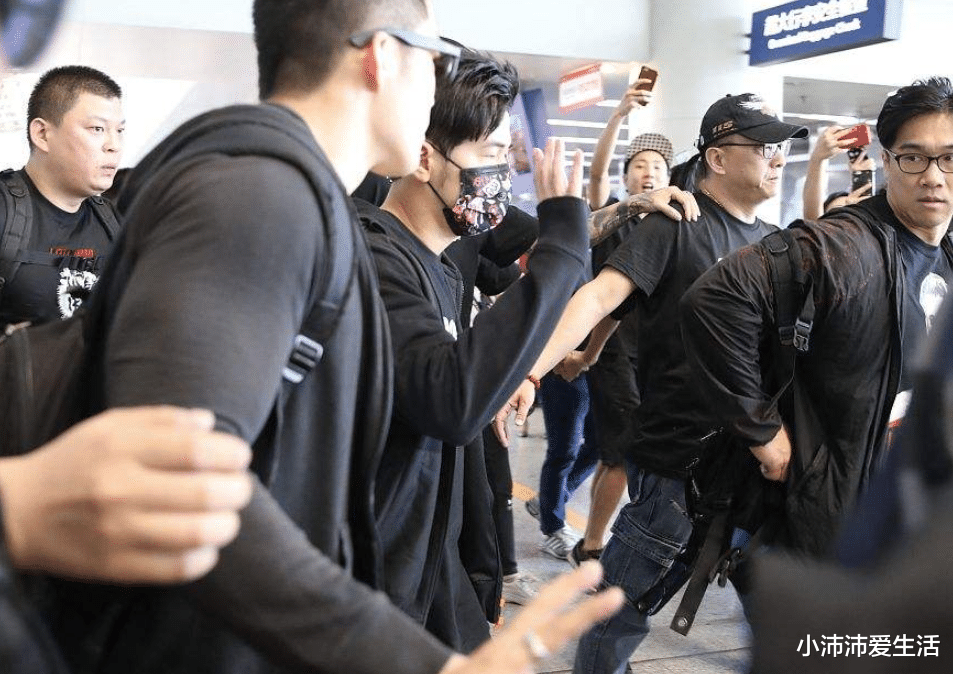 周杰伦|周杰伦破口大骂保安：滚出我的演唱会，结果为此付出了惨痛的代价