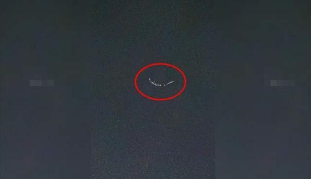 不明飞行物现身台南上空,形状奇特还发光,是外星来“打招呼”?