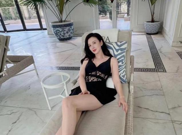 四十岁女星张萌晒减肥食谱，一周瘦五斤，身材苗条似少女
