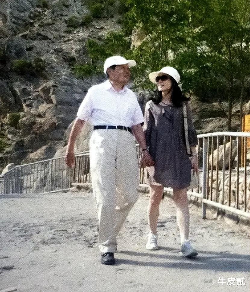 杨振宁|杨振宁:过完了百岁生日就住进医院,挂念相爱的妻子以后的幸福