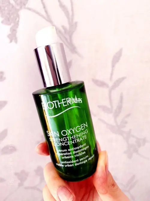 短发 这几款化妆水的质地非常清爽,有着很不错保湿功效